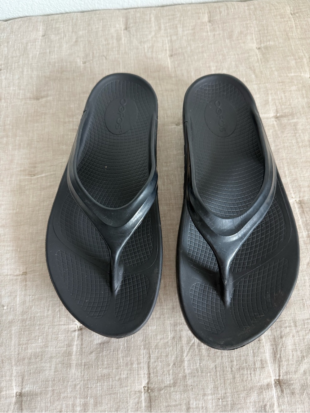 OOFOS OOlala recovery sandal black Size 9